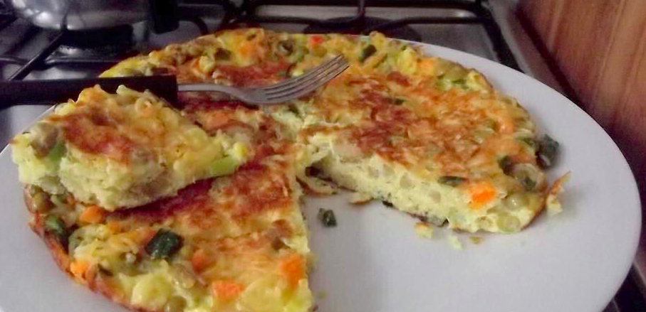 Omelete de miojo surpreende pela originalidade e praticidade (Foto: Reprodução)